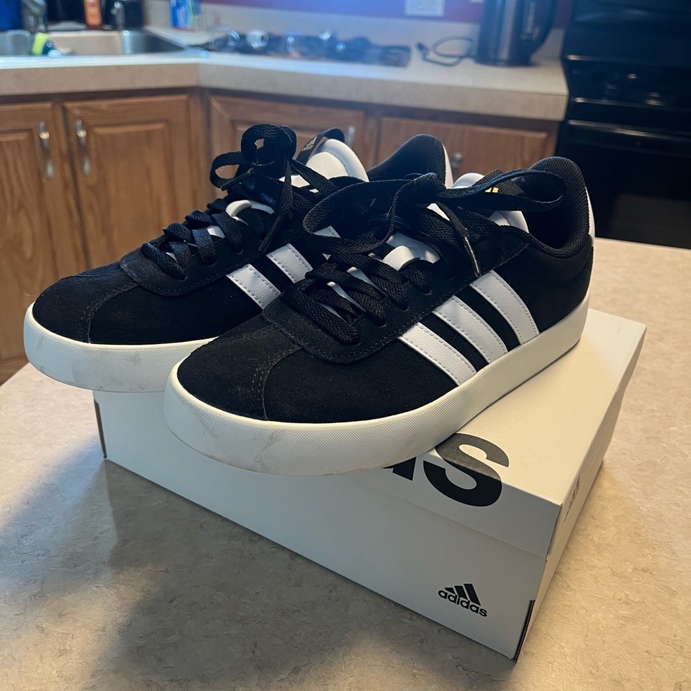 Worn once womens Adidas VL 3.0 court tennis shoes size 7